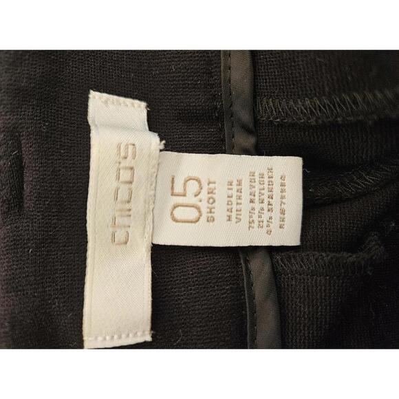 Chicos size 0.5 (6) short black stretchy cropped dress pants - Picture 3 of 4